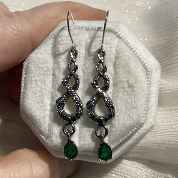 💋Antique Silver Twisted Etched Hook Drop Earrings - Picture 14 of 16